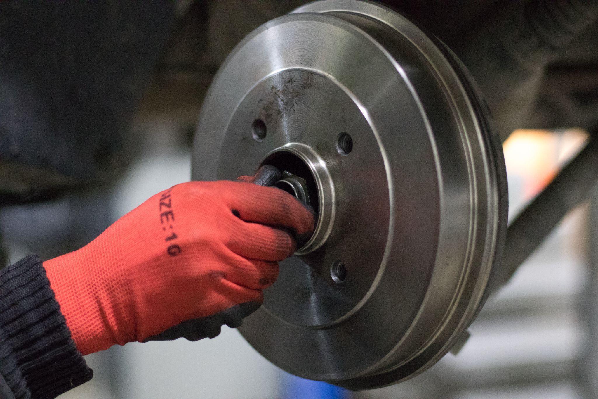 How To Adjust Drum Brakes: Step-by-Step Guide For Top Performance